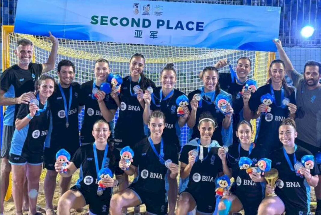 handball-playa:-la-seleccion-femenina-de-argentina-se-quedo-con-la-medalla-de-plata