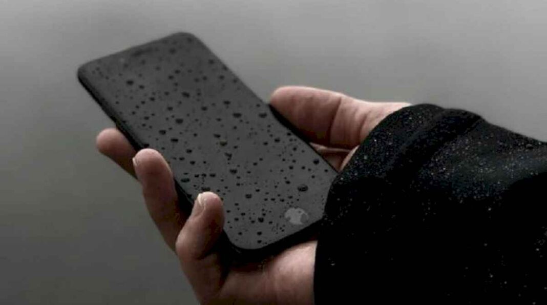 los-consejos-para-recuperar-un-celular-que-se-cayo-al-agua