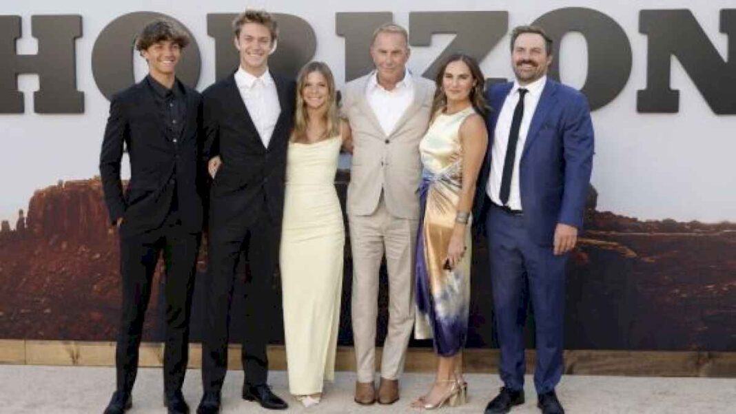 kevin-costner-fue-acompanado-por-sus-hijos-al-estreno-oficial-de-la-pelicula-horizon