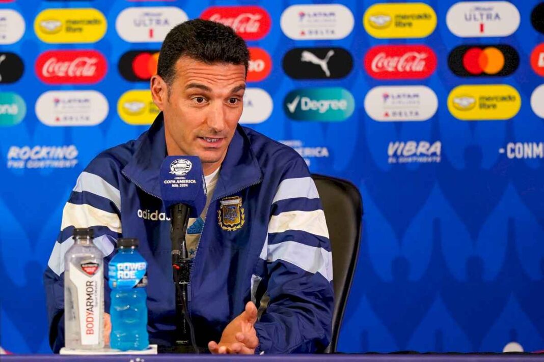 lionel-scaloni-se-refirio-a-los-rumores-sobre-ayudas-arbitrales-a-la-seleccion-argentina:-en-qatar-dijeron-lo-mismo