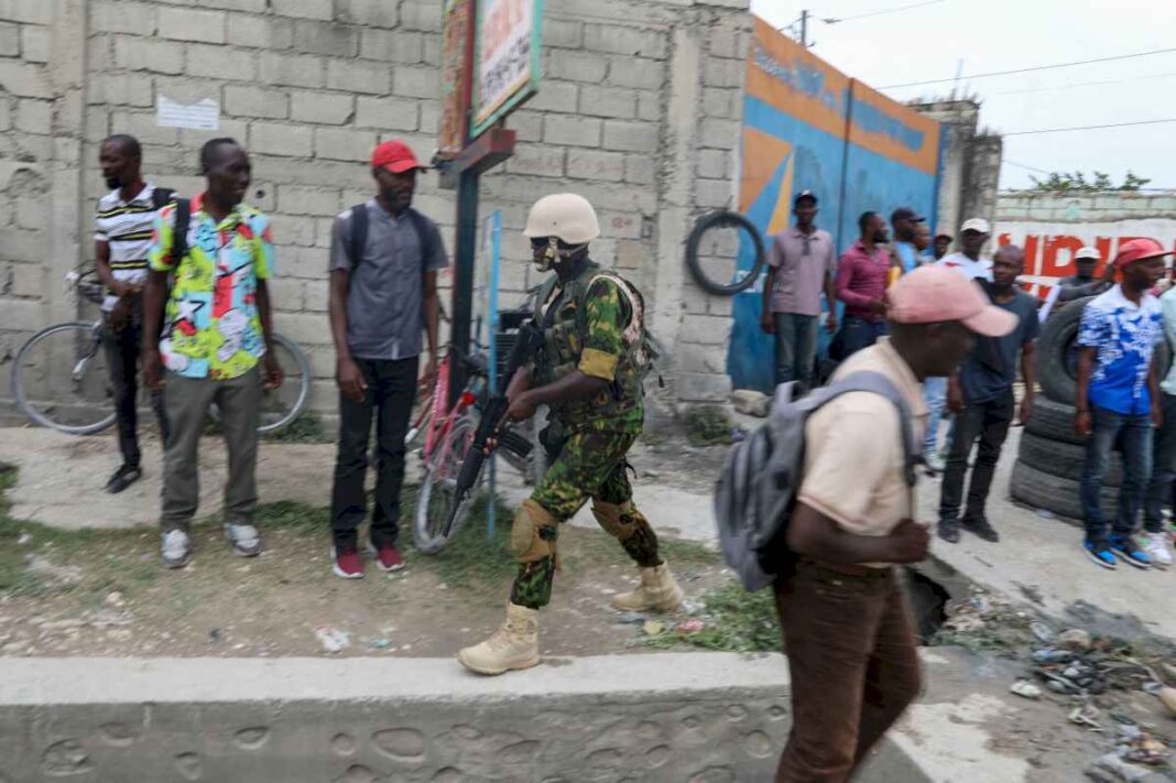 haiti-hace-un-balance-positivo-tras-llegada-de-policia-keniata,-dice-que-es-crucial-contra-pandillas