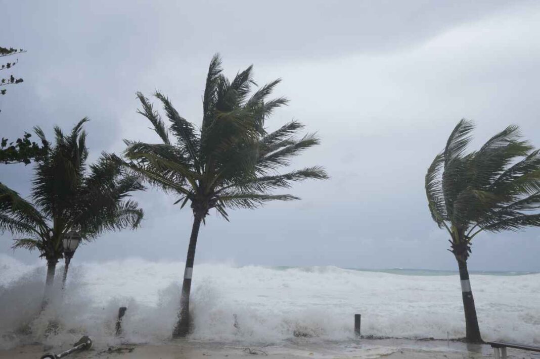 huracan-beryl:-tras-pasar-por-jamaica,-como-sigue-su-trayectoria-en-el-caribe-y-cuando-toca-tierra-en-mexico-y-eeuu.