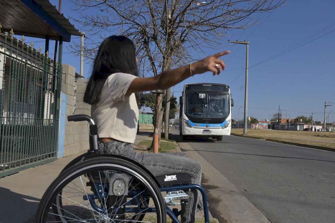 subir-al-omnibus,-una-tarea-casi-imposible-para-personas-con-discapacidad-de-la-ciudad-de-cordoba