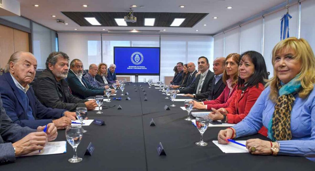 el-gobierno-recibe-a-la-cgt-para-evitar-otro-paro-e-intentar-acercar-posiciones-sobre-la-reforma-laboral