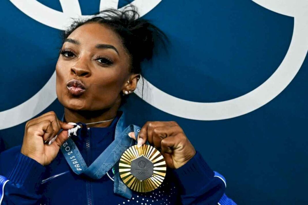 simone-biles-lo-hizo-de-nuevo:-otro-oro-y-una-performance-de-excelencia