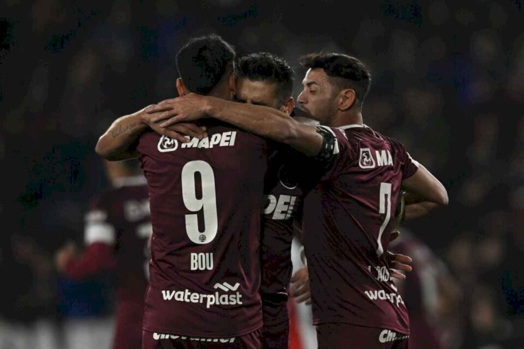 el-tremendo-golazo-de-chilena-de-walter-bou-en-lanus-vs-tigre