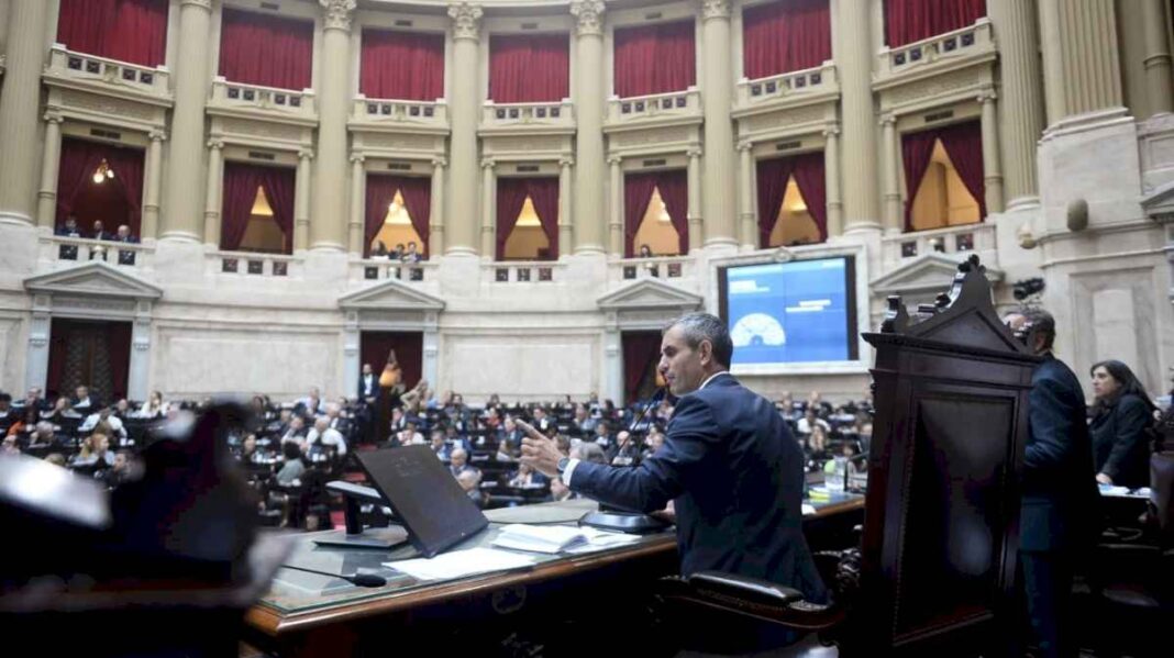 diputados-sesionara-en-un-clima-tenso-marcado-por-las-criticas-a-los-libertarios-que-visitaron-represores