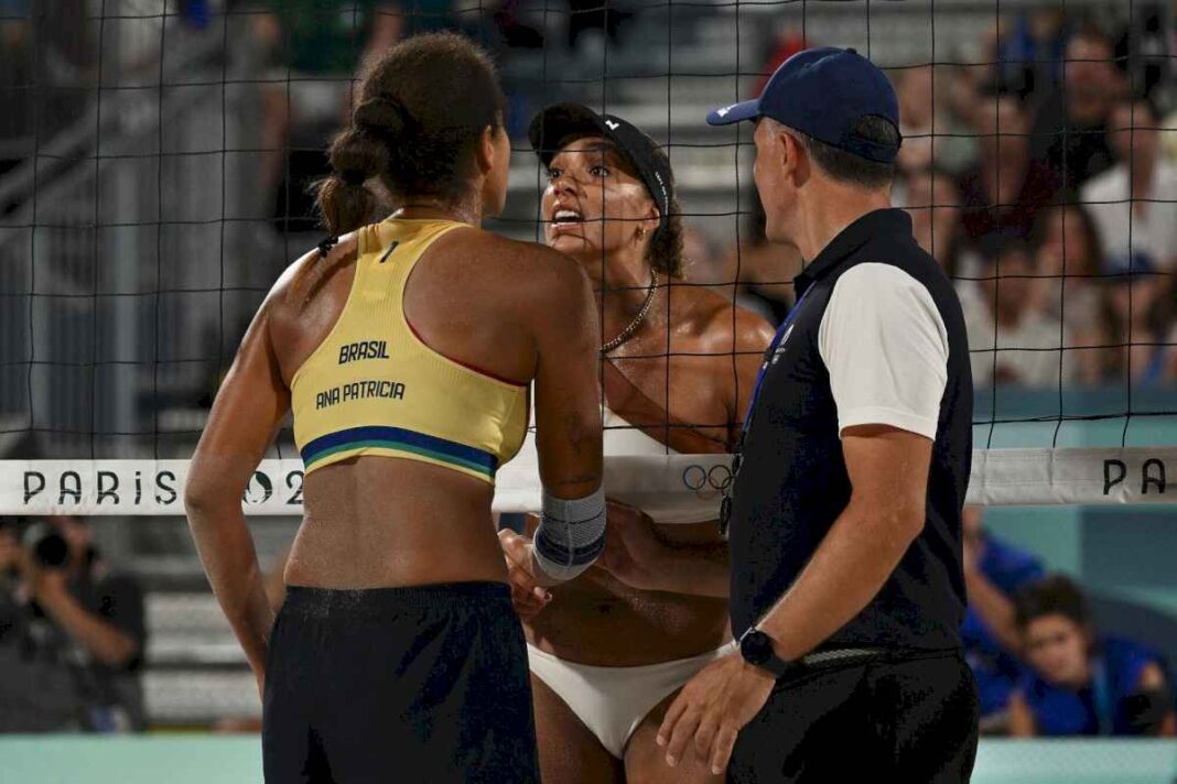 juegos-olimpicos-paris-2024:-la-insolita-pelea-en-la-final-de-beach-volley-femenino-que-soluciono-john-lennon-con-ondas-de-paz