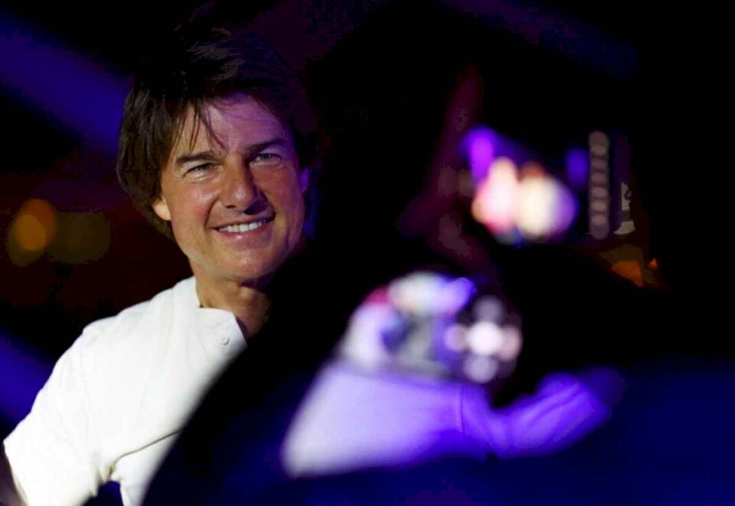 asi-fue-la-aparicion-de-tom-cruise-en-la-ceremonia-de-cierre-de-los-juegos-olimpicos