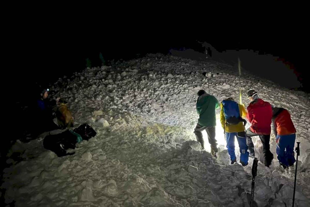 bariloche:-asi-fue-el-rescate-del-hombre-que-sobrevivio-a-la-avalancha-en-el-cerro-lopez