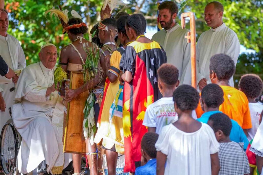 el-papa-francisco-encabezo-una-misa-papua-nueva-guinea-y-se-reunio-con-misioneros-argentinos