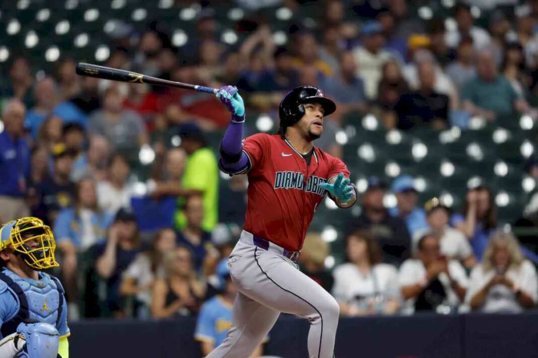 cuadrangular-de-gurriel-en-la-sexta-rompe-empate-y-ayuda-a-diamondbacks-a-vencer-7-4-a-cerveceros