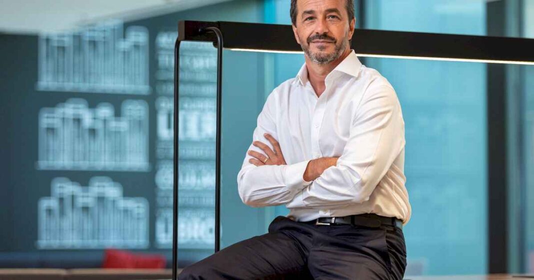 alejandro-butti,-ceo-del-santander:-«hay-creditos-que-estan-volando-y-lo-que-tenemos-para-crecer-es-muchisimo»