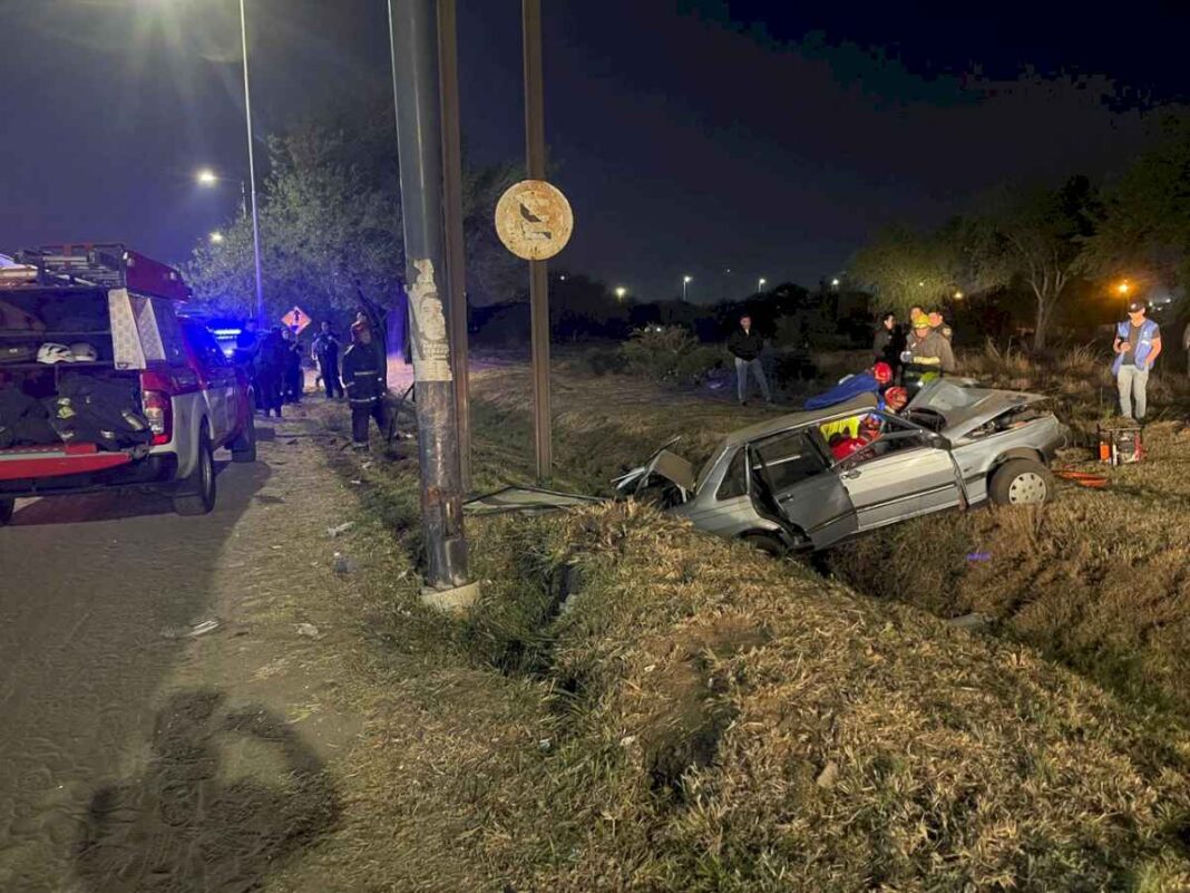 cordoba:-perdio-el-control-de-su-auto-y-termino-dentro-de-una-zanja